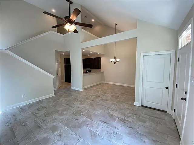 712 Heavens Dr #C — Photo 2