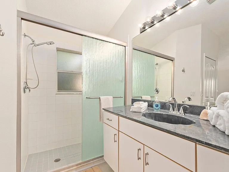 1301 Carlton Ct — Photo 10
