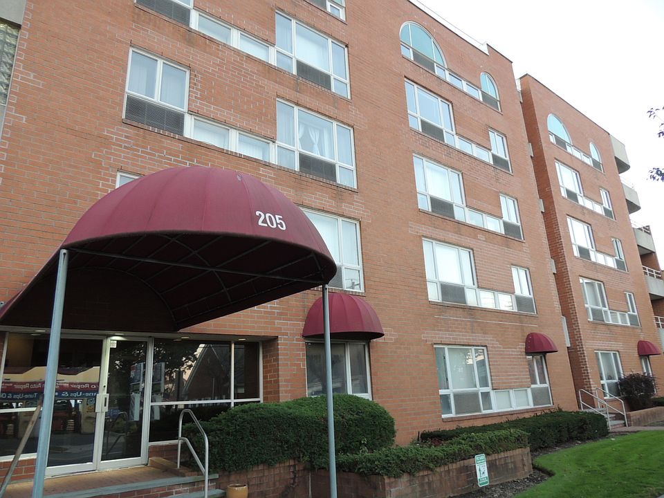 1st image of 205 Mineola Blvd APT 5A