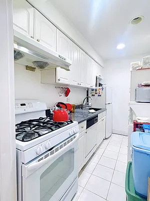 Sold by E Realty International Corp | media 16