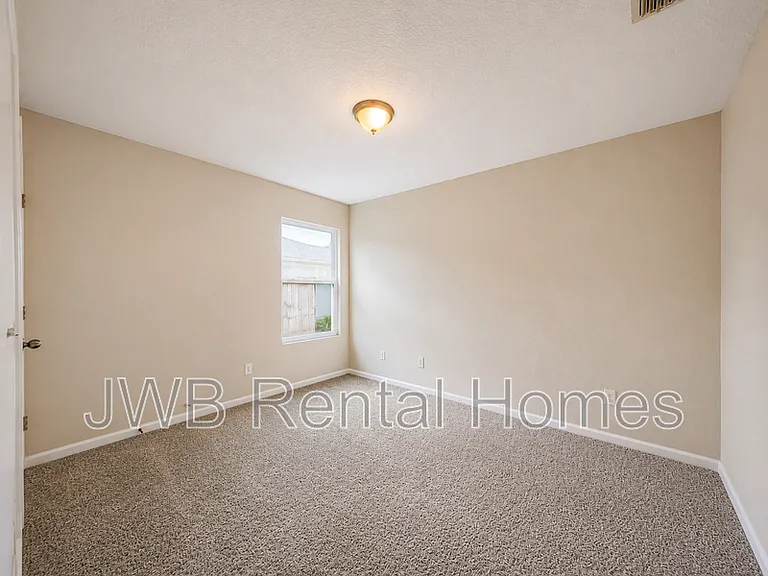 2923 W 3rd St — Photo 7