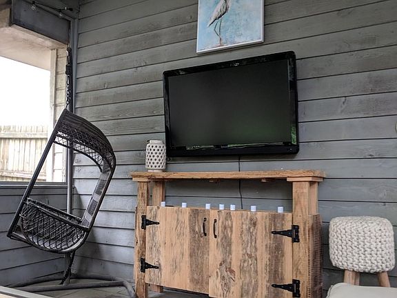 Screened in porch