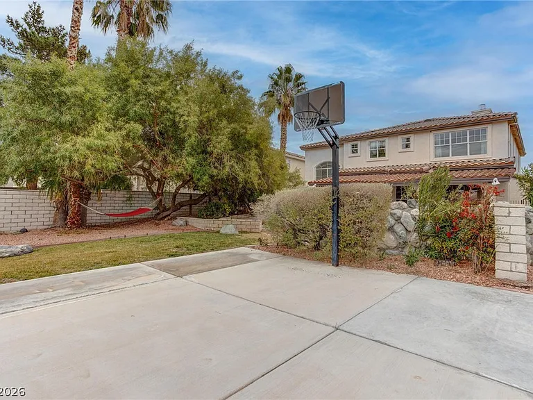 2500 Hacker Dr — Photo 19
