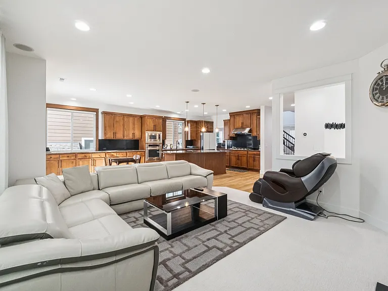 21011 SE 6th Pl — Photo 13