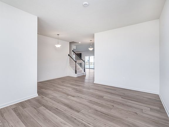 5th image of 15164 Montfort Dr