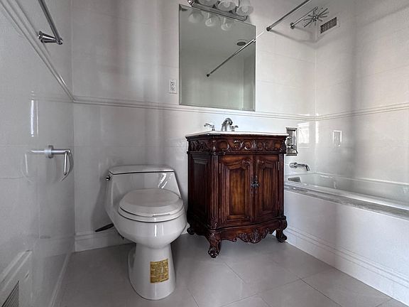 4th image of 13338 Sanford Ave #8G