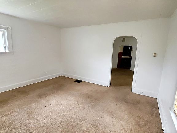 2nd image of 18 Whitney Ave S