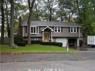260 Woodmont Dr, East Hartford, CT 06118