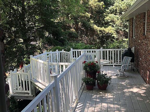 5th image of 1020 S Deerwood Dr