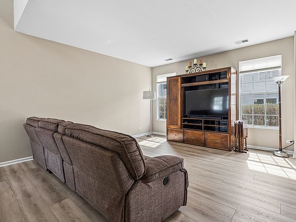 4th image of 2732 McClennan Ct