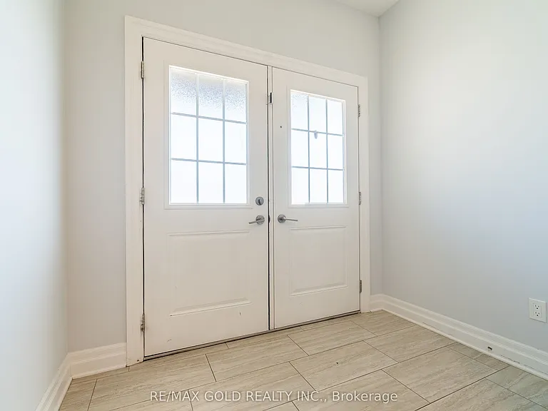 2591 Sheffield Blvd — Photo 5