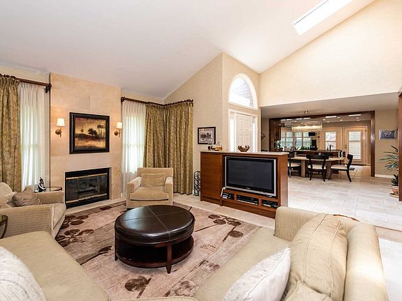 3rd image of 37 Hunt Ct
