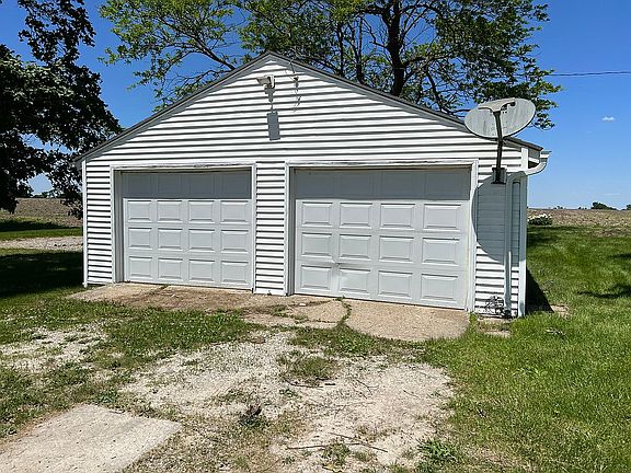 2 car detached garage