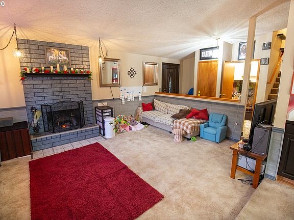 3rd image of 19131 Bedford Dr