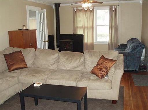 4th image of 441 Summer St