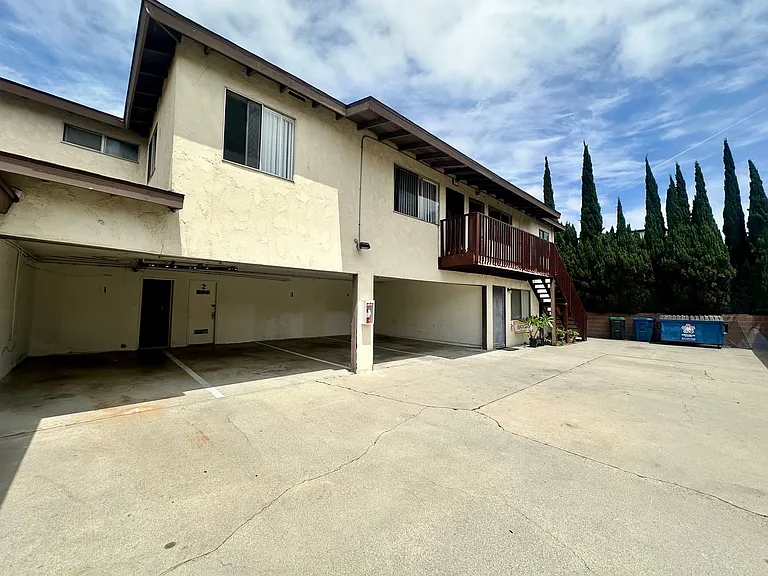 2117 Santa Fe Ave — Photo 5