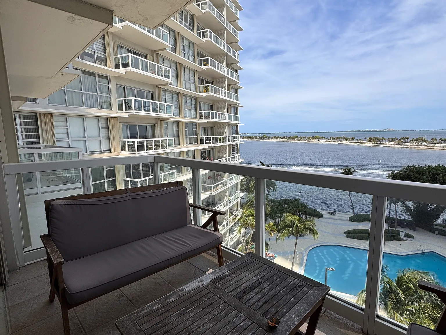 2 bed, 943 sqft, $3,400 — Photo 3