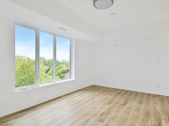 4th image of 19 Robinson Ave #518