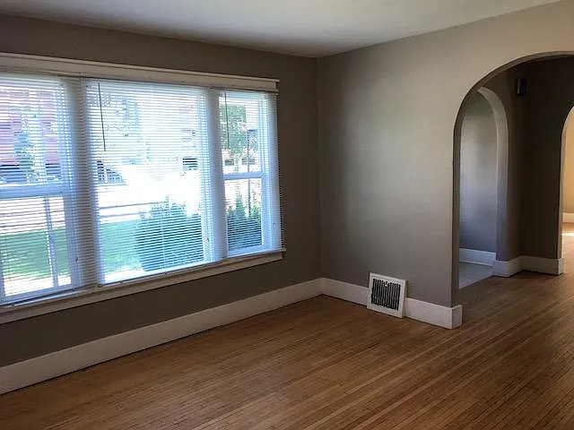 5 bed, 2900 sqft, $4,000 — Photo 4