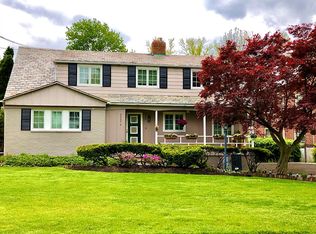 22276 Douglas Rd, Shaker Heights, OH 44122