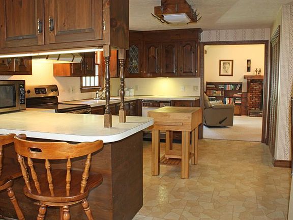 4th image of 42 Huckleberry Ln