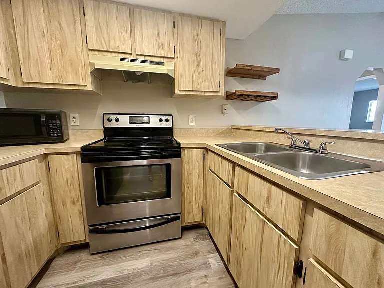 829 Gleason Pkwy — Photo 7