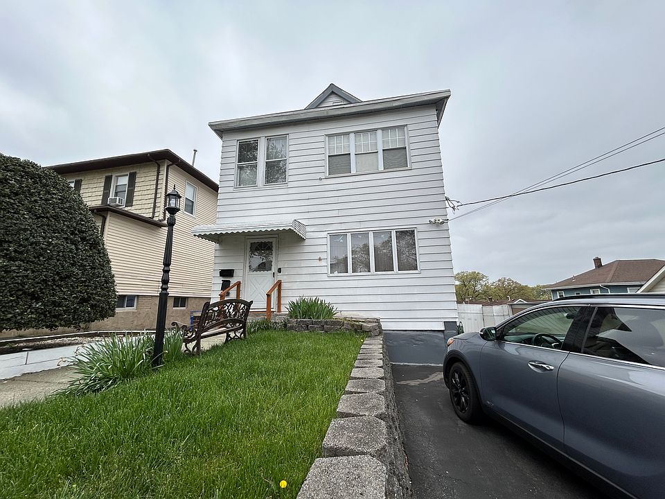 exterior on parking some with option to rent a 2nd. little area to sit out front on a very quiet block