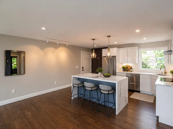 82 Webb St APT 2L, Salem, MA 01970