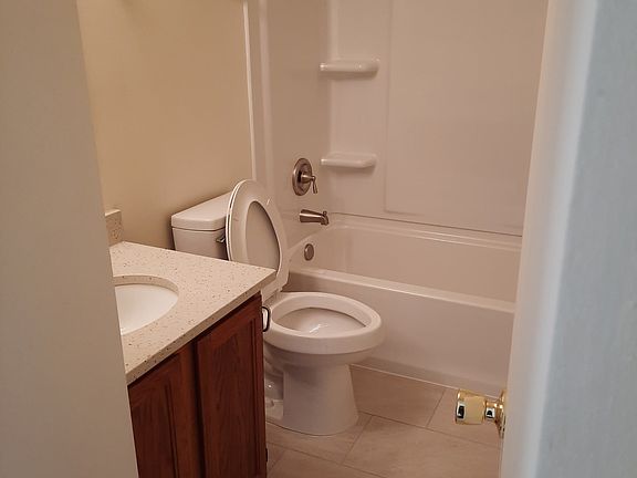 4th image of 102 Westminster Ln