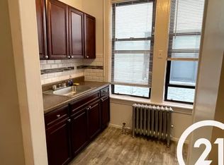 31-23 35th St #1R, Astoria, NY 11106