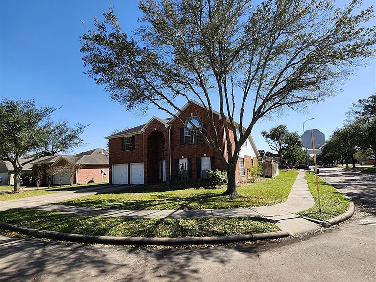 14335 Berrington Dr — Photo 34