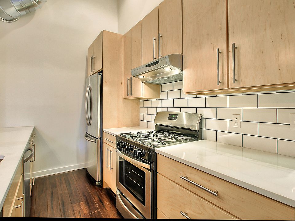 2nd image of 1839 Green St #304