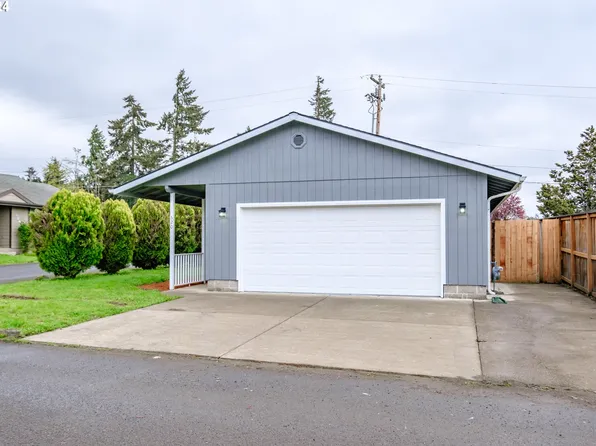 520 Boardwalk Pl, Cottage Grove, OR 97424