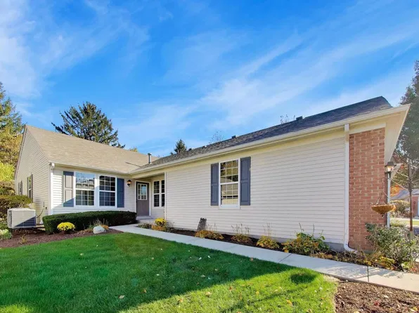 665 S Essington Dr, Round Lake, IL 60073