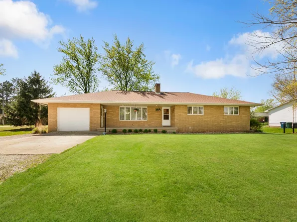 201 Cedar Ln, Minonk, IL 61760