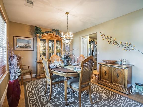 4th image of 126 Cedar Glen Dr