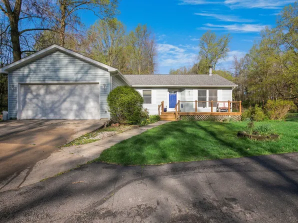 59725 Lee Rd, South Bend, IN 46614