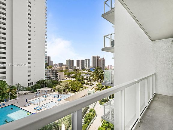 4th image of 1900 N Bayshore Dr APT 1505