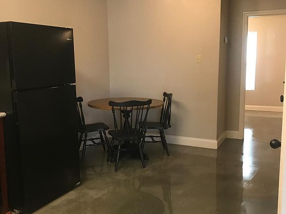 2nd image of 711 Bergerie St