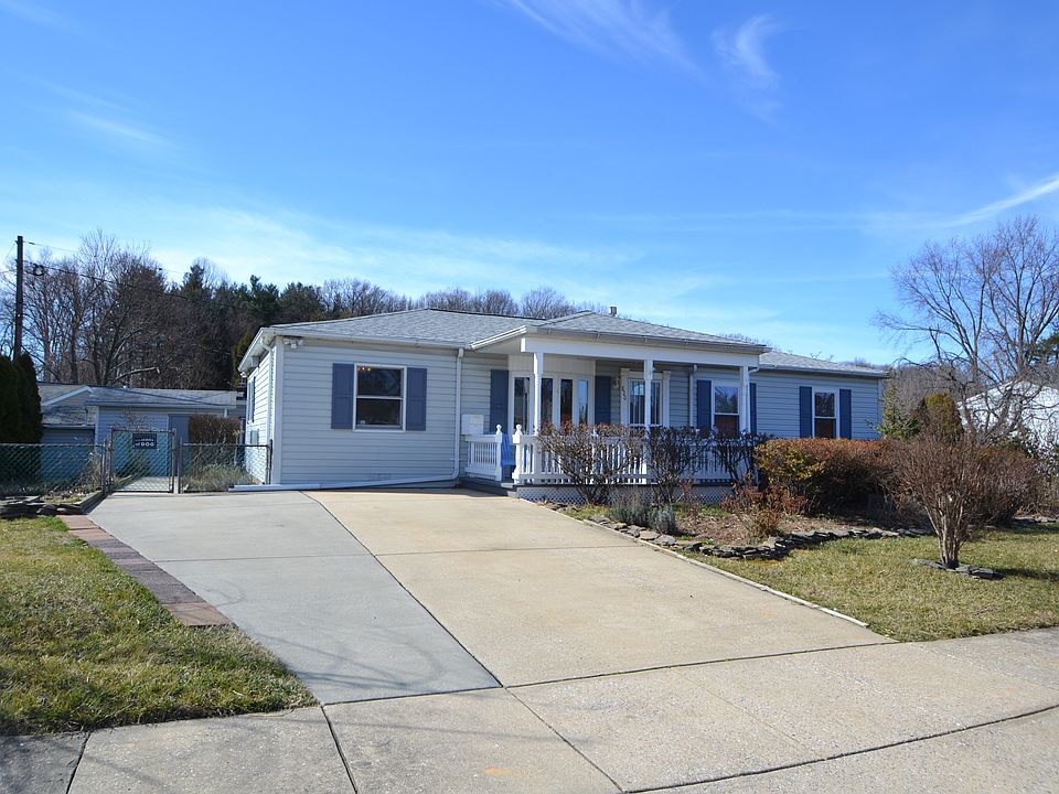 1st image of 820 Ivydale Ave
