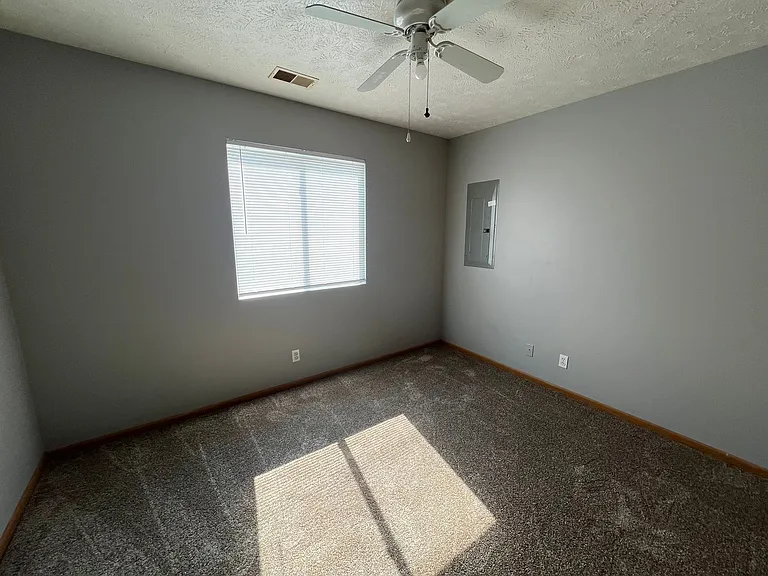 105 W B St — Photo 16