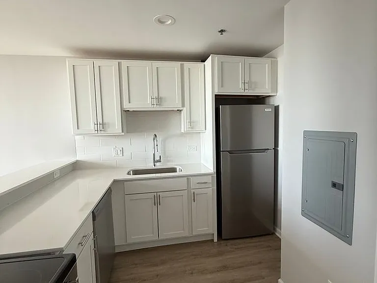 10 N Sheridan Rd. — Photo 28