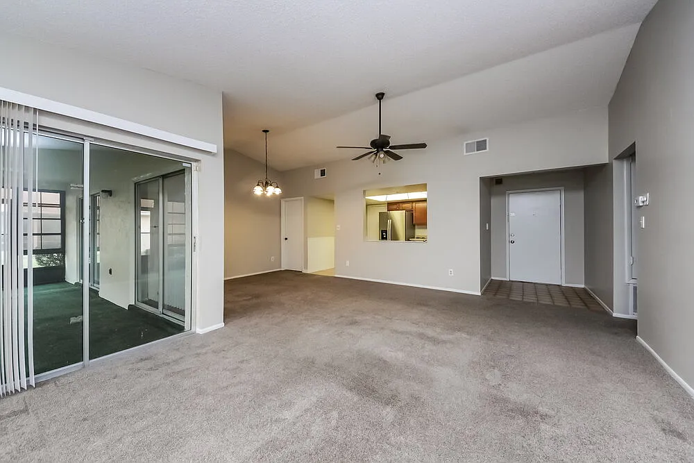 3 bed, 2.0 bath, 1612 sqft, $2,430 — Photo 4
