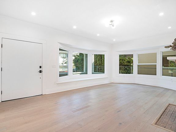 4th image of 4612 Franklin Ave