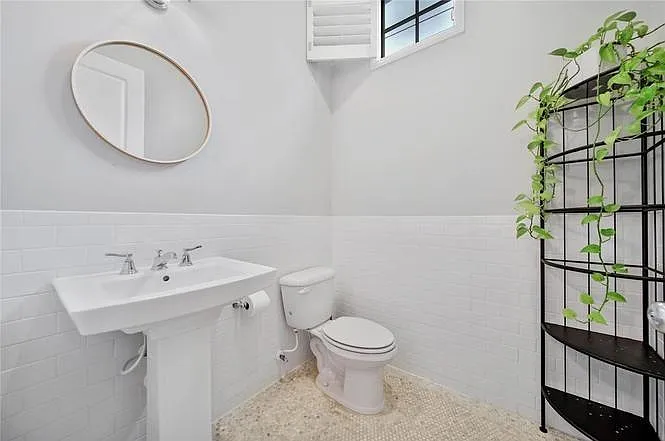 602 Knox St — Photo 15