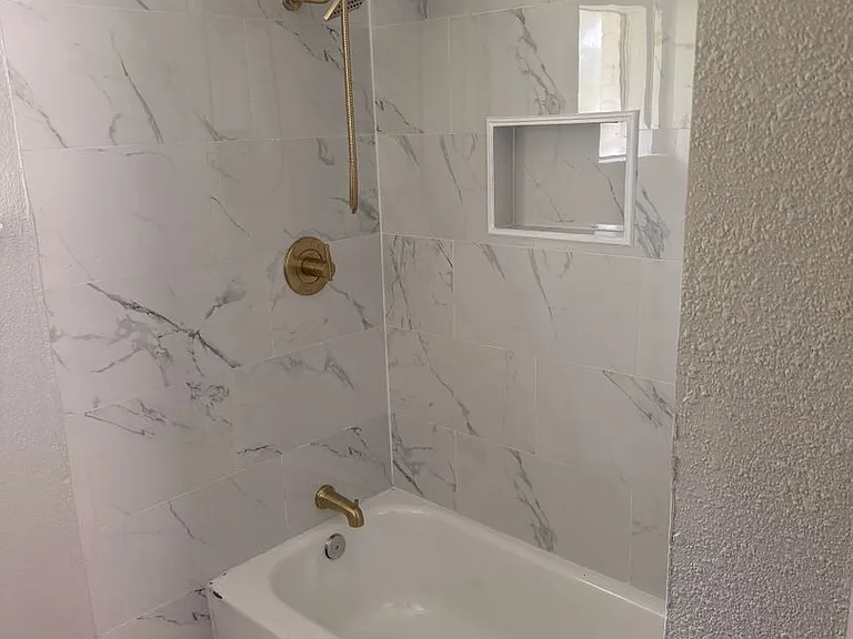 1120 Misty Glen Ln — Photo 7