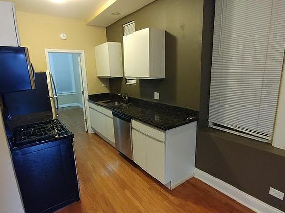 5th image of 1412 N Ashland Ave APT 3