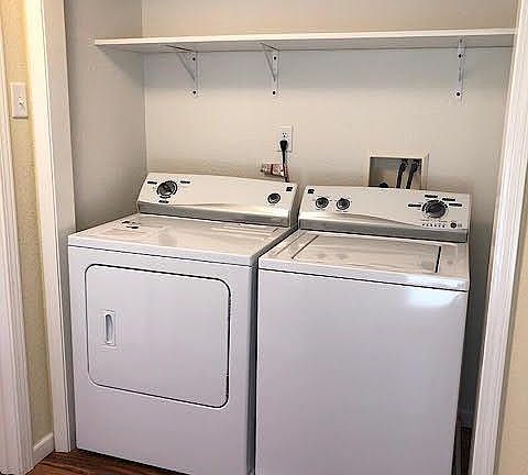 3rd image of 479 1/2 Lafayette St