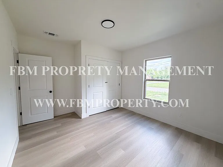 1017 S 8th St — Photo 9