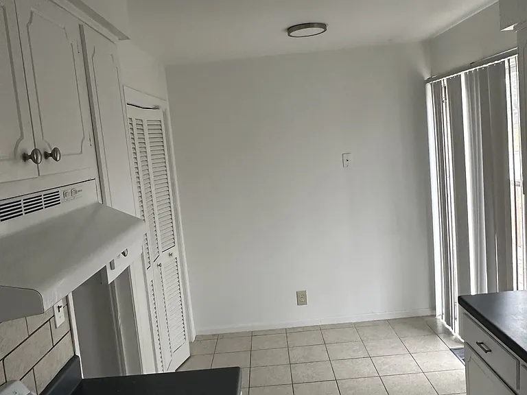 1801 Bashford Manor Ln — Photo 5